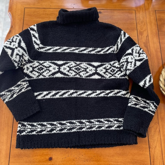 Yarnworks Black and White polyester and acrylic Sweater. Size Medium. - Picture 3 of 11